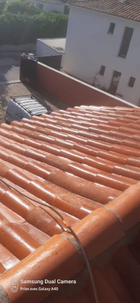 Fréquence idéale de renouvellement du traitement hydrofuge toiture microporeux sur ardoise à Sanary-sur-Mer, facteurs techniques à surveiller