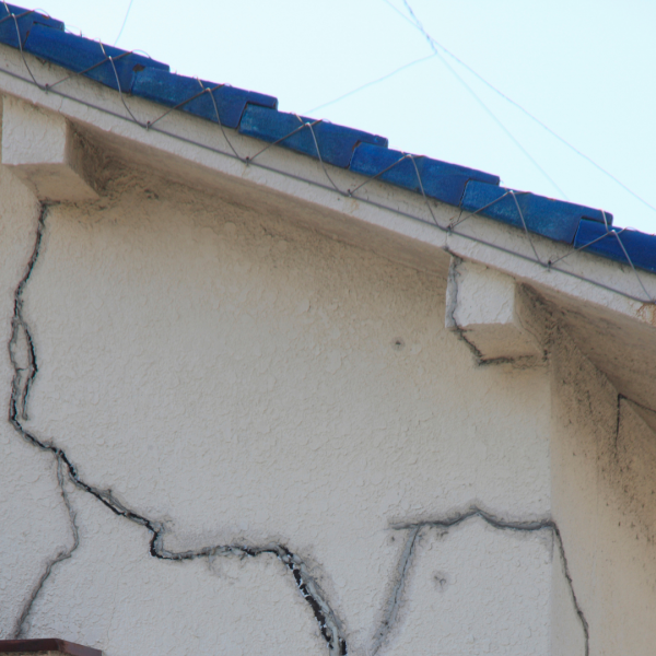 Prix d’une réparation de fissure de façade en crépis à Hyères