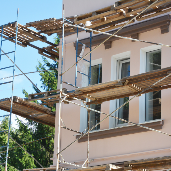 façadier pose de peinture microporeuse sur façade près de Brignoles