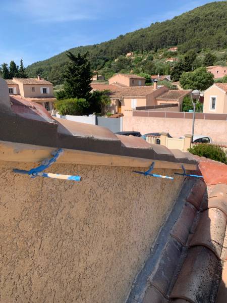 Artisan RGE pour la pose de rive à Hyères dans le Var