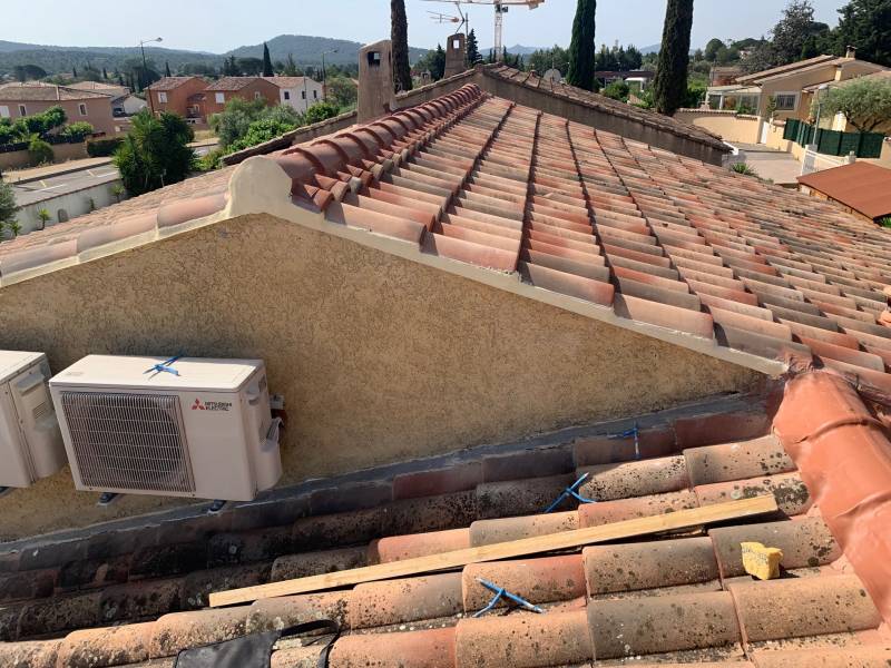 Artisan RGE pour la pose de rive à Hyères dans le Var