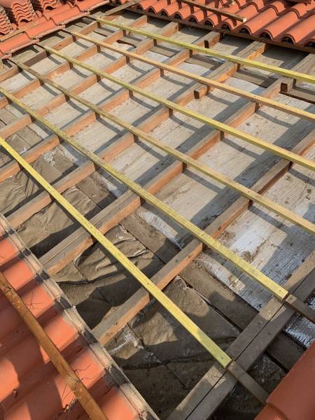 Artisan couvreur BCH Rénovation pour changer des liteaux à Fréjus 83