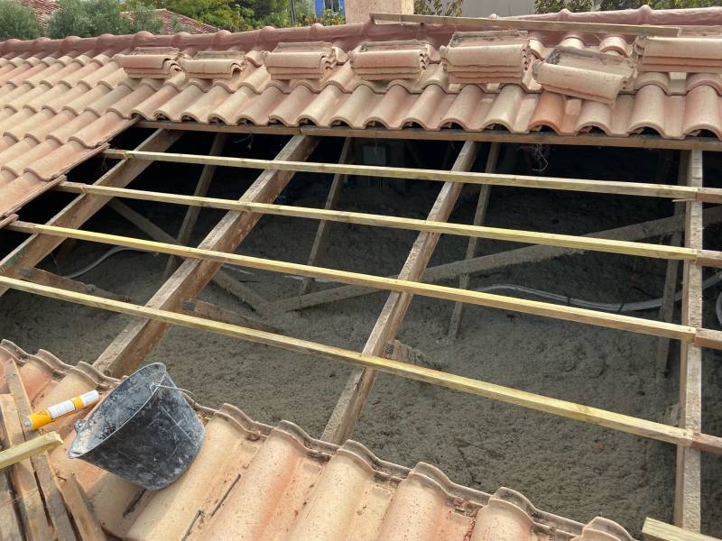 artisan pour changement de liteaux à Fréjus dans le Var 83