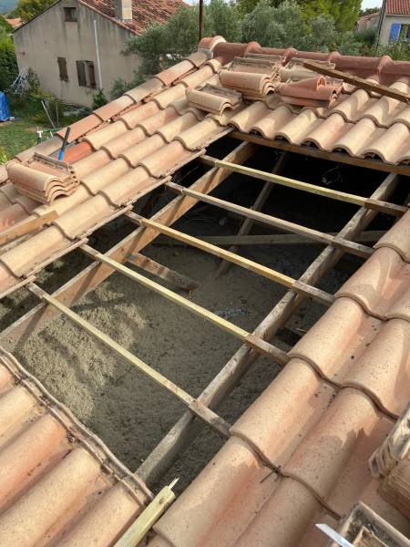 Spécialiste de la couverture pour remplacement de liteaux à Fréjus 83 dans le Var