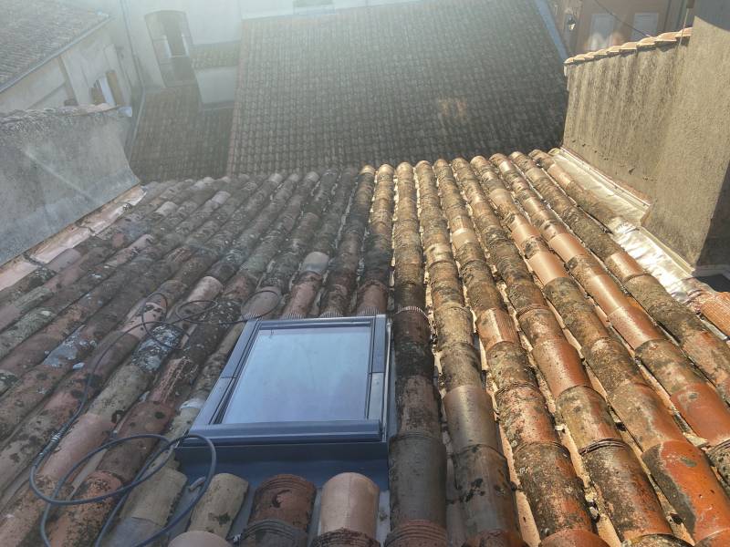 Réalisation d’un hydrofuge de toiture et remplacement de solin en plomb à La Crau dans le Var 83