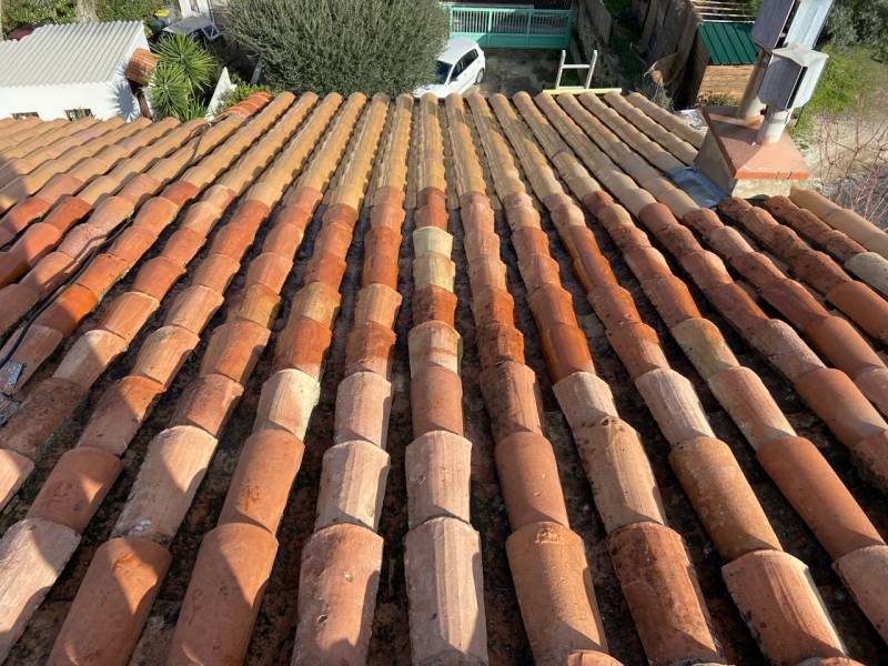 trouver un couvreur professionnel pour application d'un hydrofuge de toiture à Sanary