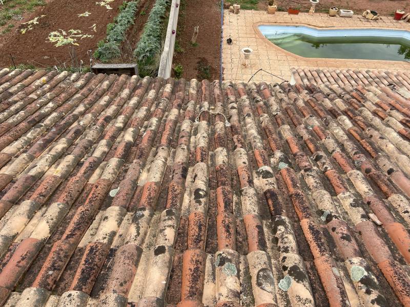 hydrofuge de toiture incolore Hyères dans le Var par BCH Rénovation