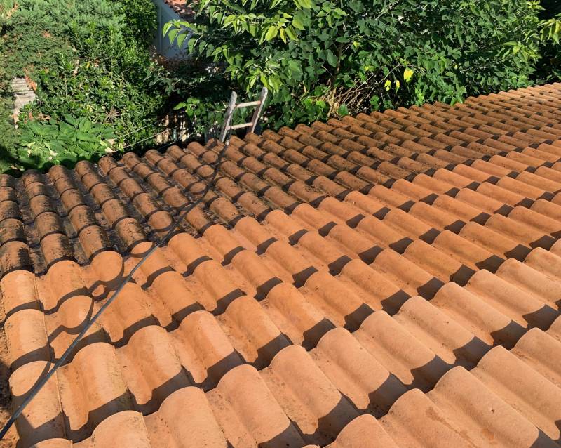 Couvreur pour imperméabiliser sa toiture avec un traitement hydrofuge à Solliès-Pont