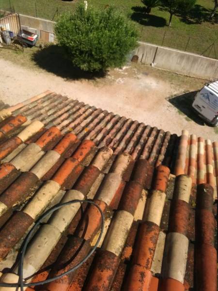 trouver un couvreur pour nettoyer et appliquer un hydrofuge de toiture incolore vers Brignoles