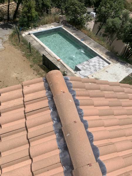 pose d'un closoir ventilé en plomb à Sanary-sur-Mer