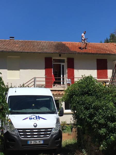 Prix pour réaliser un nettoyage et l’imperméabilisation de votre toiture en tuile pour maison individuelle à Brignoles (83)