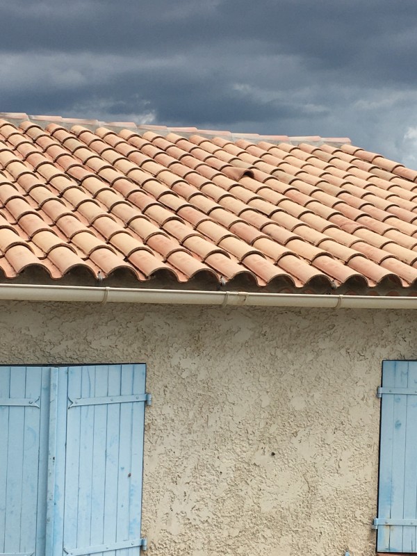 Nettoyage d'une toiture en tuile romane Pierrefeu